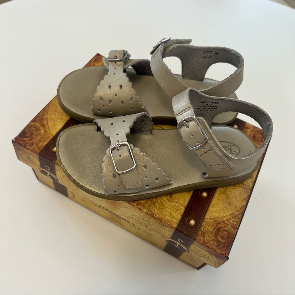 Footmates Ariel Sandal with box in soft gold size 9 VGUC